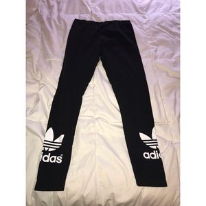 Women’s Adidas black ankle length leggings! Size M